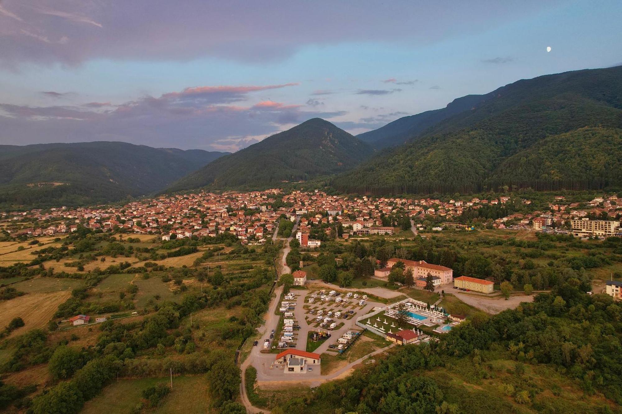 7 Lakes Camping Sapareva Bania Exterior foto