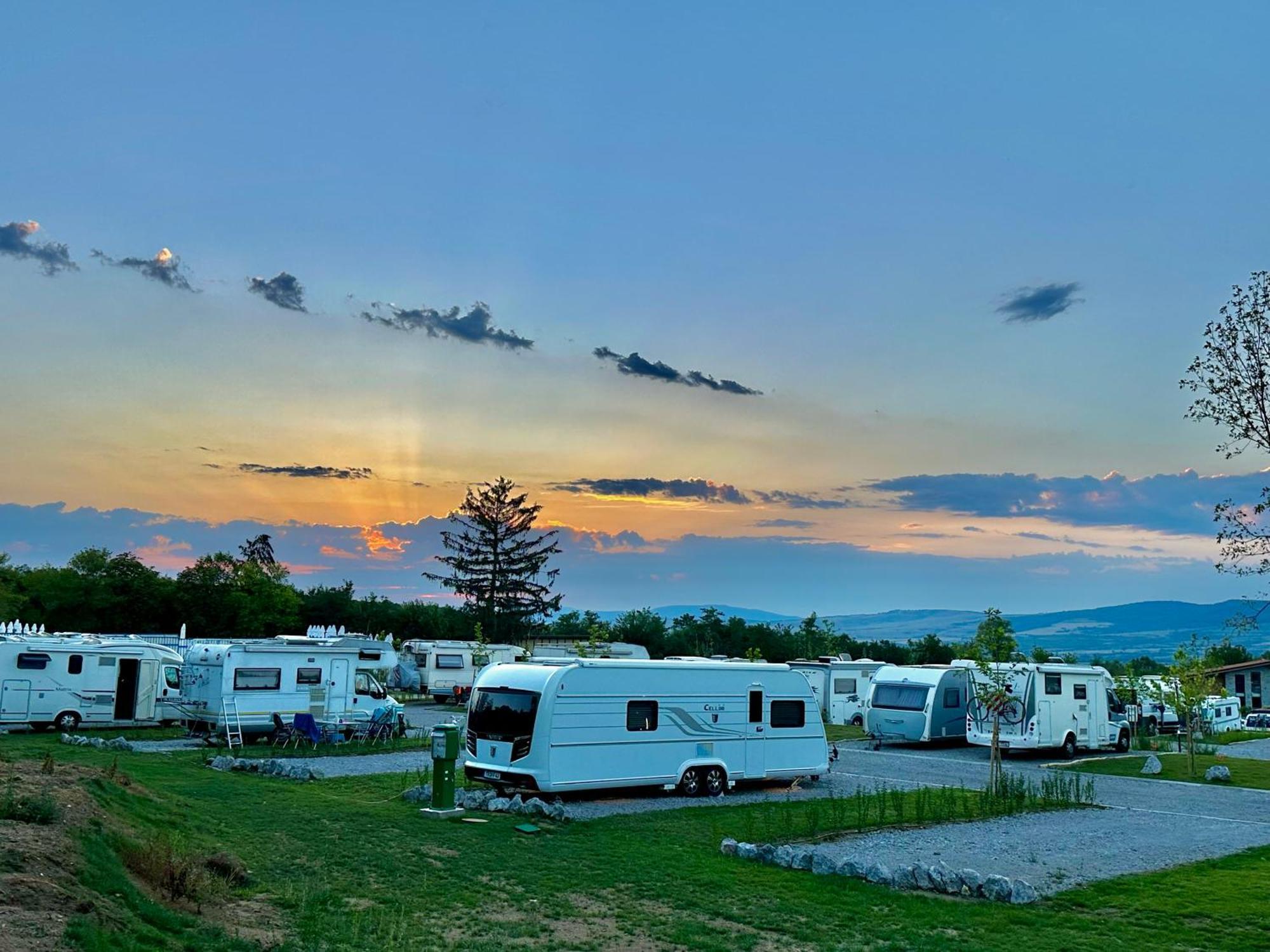 7 Lakes Camping Sapareva Bania Exterior foto